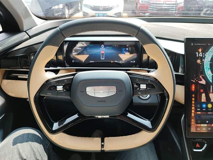 Фото 11 - Geely Atlas L