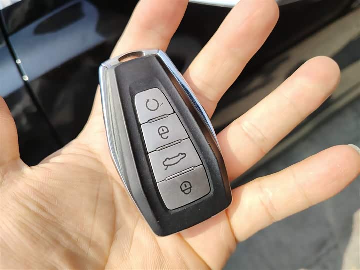 Фото 9 - Geely Atlas L