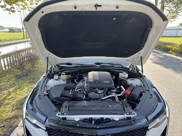 Фото 10 - Cadillac CT4