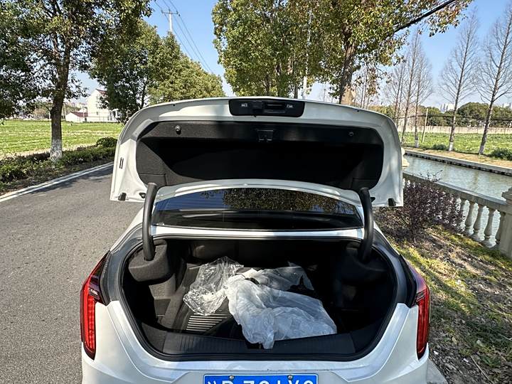 Фото 11 - Cadillac CT4