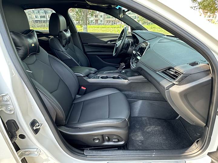 Фото 16 - Cadillac CT4