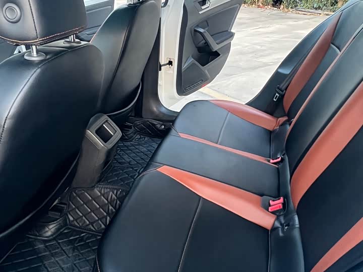 Фото 7 - Volkswagen Lamando L