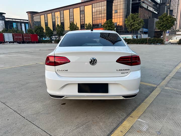 Фото 9 - Volkswagen Lamando L