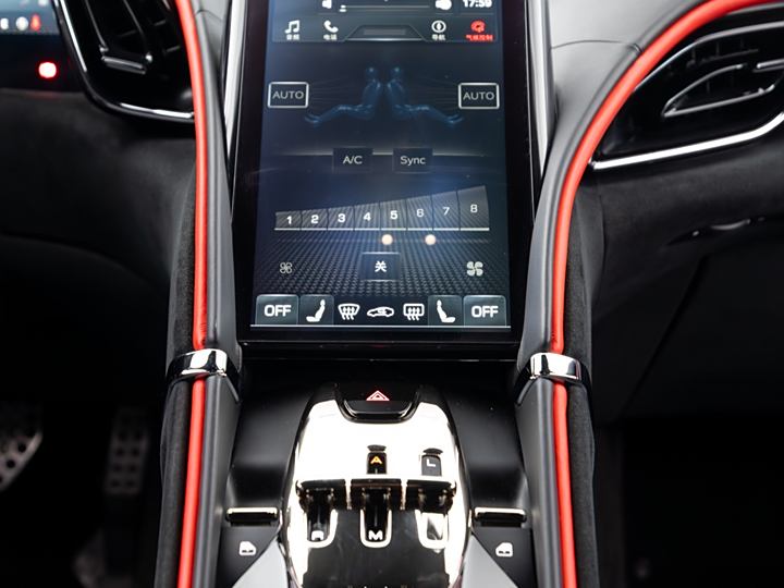 Фото 10 - Ferrari Roma