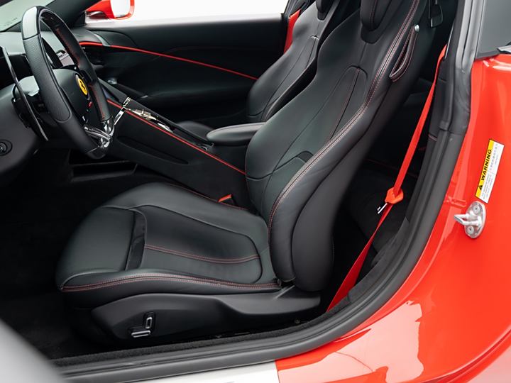 Фото 12 - Ferrari Roma