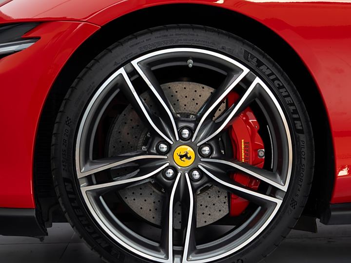 Фото 4 - Ferrari Roma