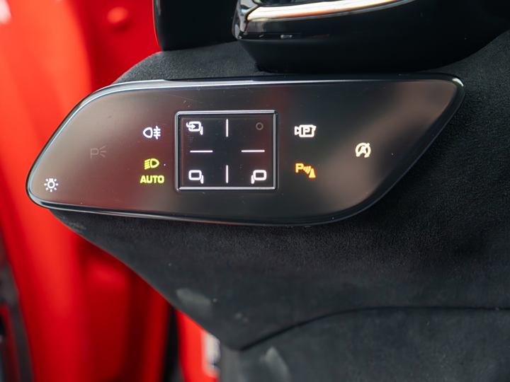 Фото 6 - Ferrari Roma