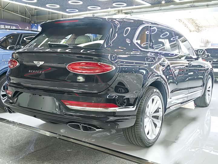 Фото 10 - Bentley Bentayga