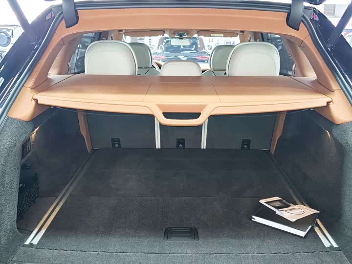 Фото 11 - Bentley Bentayga