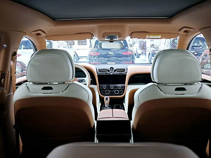 Фото 12 - Bentley Bentayga