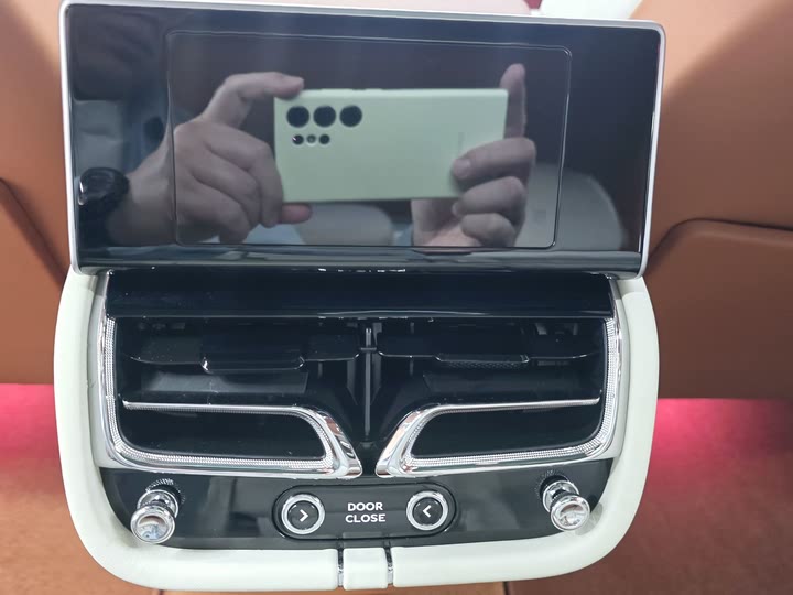 Фото 16 - Bentley Bentayga