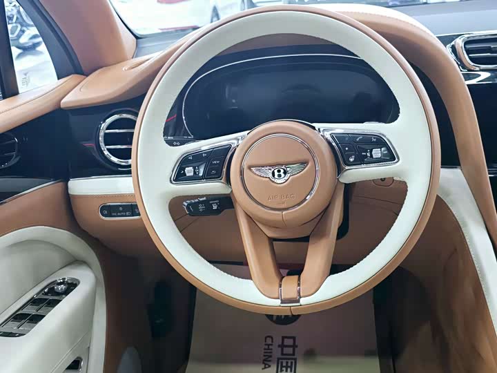 Фото 17 - Bentley Bentayga