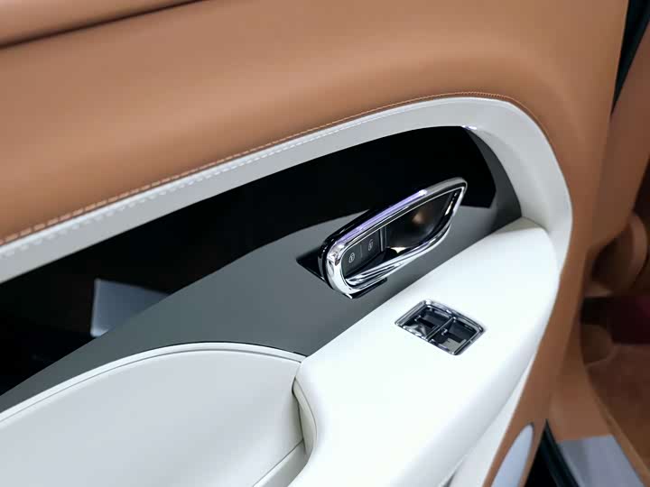 Фото 19 - Bentley Bentayga