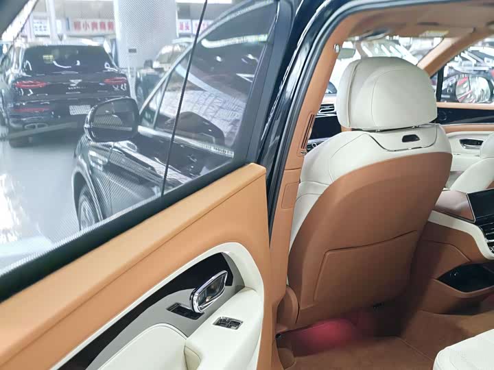 Фото 20 - Bentley Bentayga