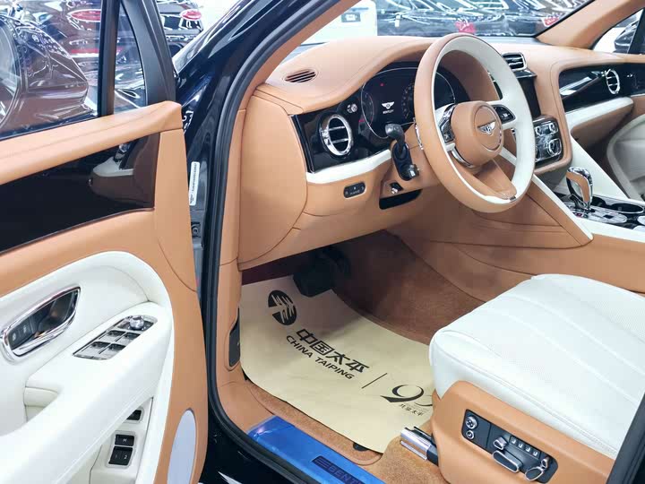 Фото 21 - Bentley Bentayga