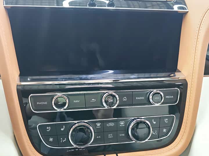 Фото 24 - Bentley Bentayga