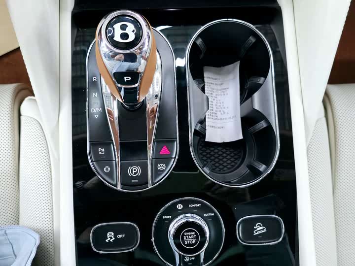 Фото 25 - Bentley Bentayga