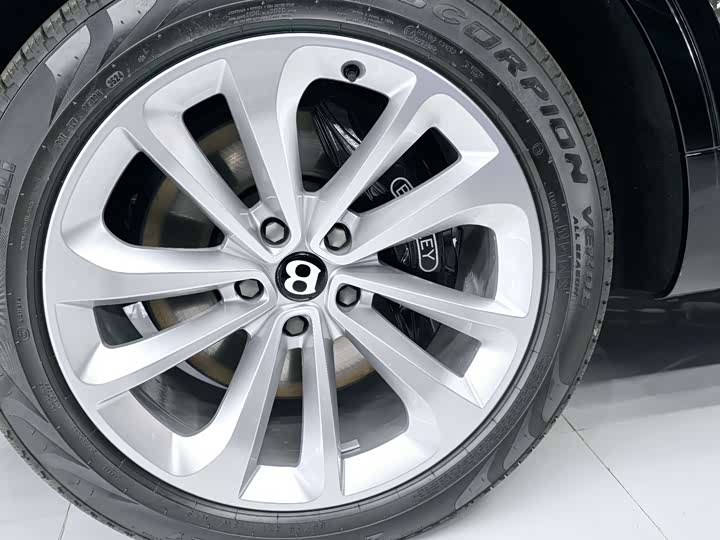 Фото 6 - Bentley Bentayga