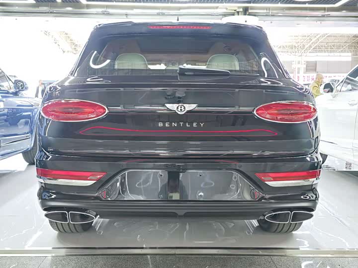 Фото 9 - Bentley Bentayga