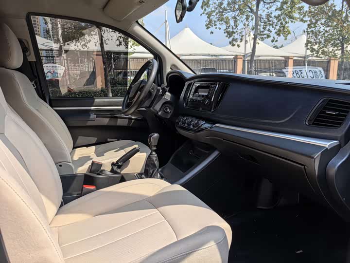 Фото 13 - Dongfeng Forthing Lingzhi M5