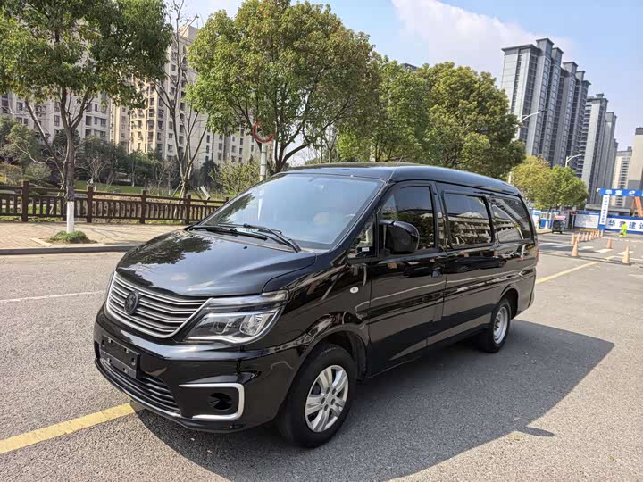 Фото 3 - Dongfeng Forthing Lingzhi M5