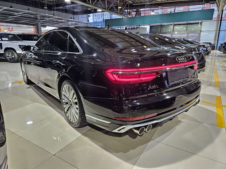 Фото 6 - Audi A8