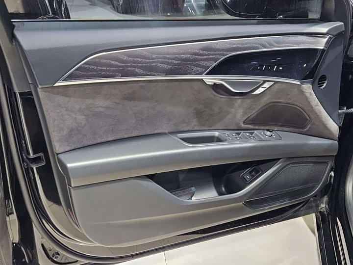 Фото 7 - Audi A8