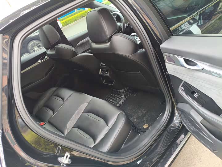 Фото 14 - Geely Preface