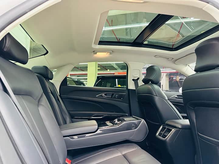 Фото 18 - Ford Taurus