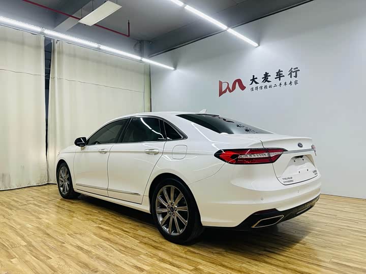 Фото 6 - Ford Taurus