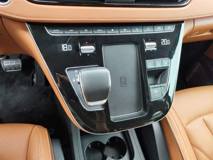 Фото 15 - Hongqi HQ9