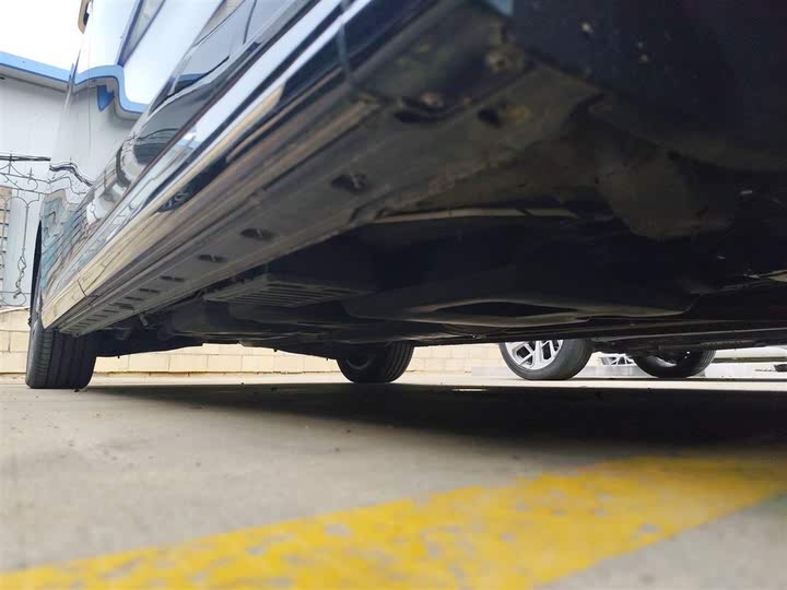 Фото 22 - Hongqi HQ9