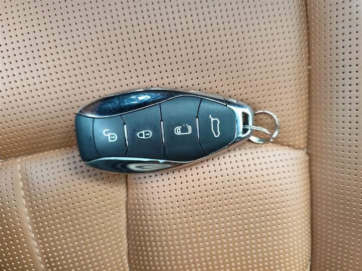 Фото 9 - Hongqi HQ9