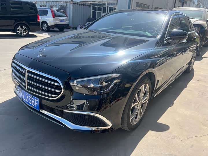 Фото 1 - Mercedes-Benz E-Class