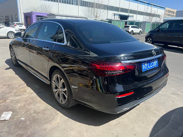 Фото 2 - Mercedes-Benz E-Class