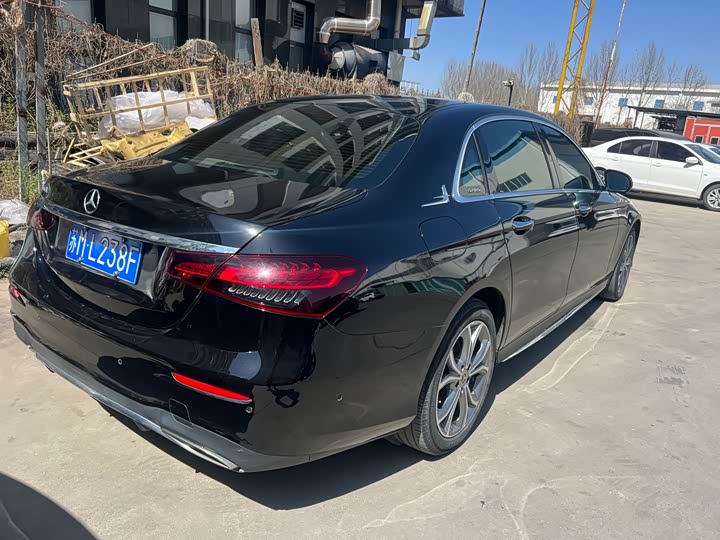 Фото 3 - Mercedes-Benz E-Class