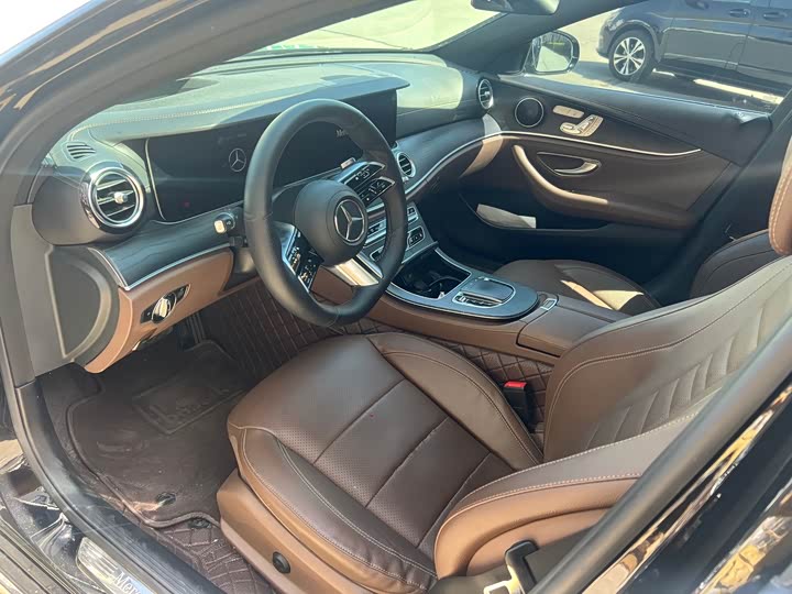 Фото 5 - Mercedes-Benz E-Class