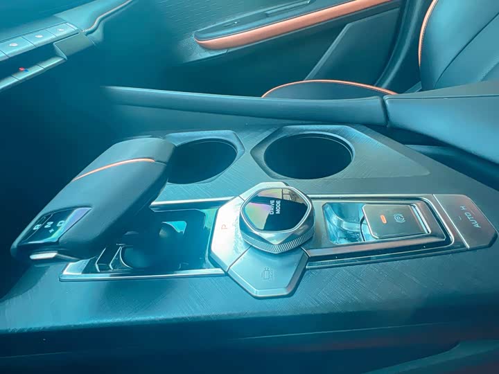 Фото 11 - Changan UNI-V