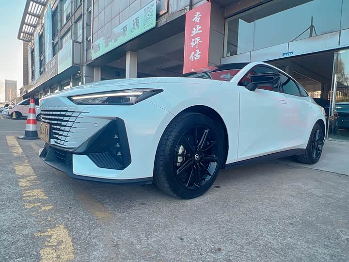 Фото 2 - Changan UNI-V