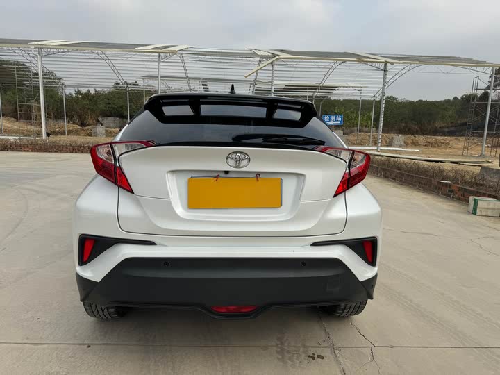 Фото 8 - Toyota Izoa