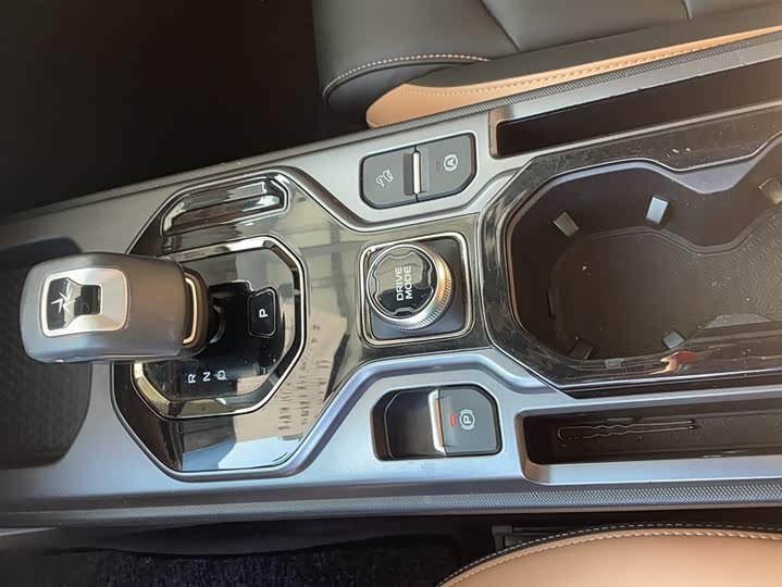 Фото 11 - Geely Icon