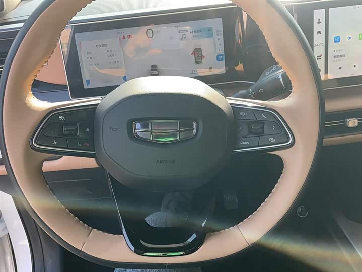 Фото 12 - Geely Icon