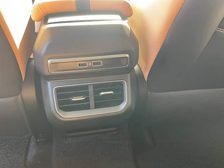 Фото 13 - Geely Icon