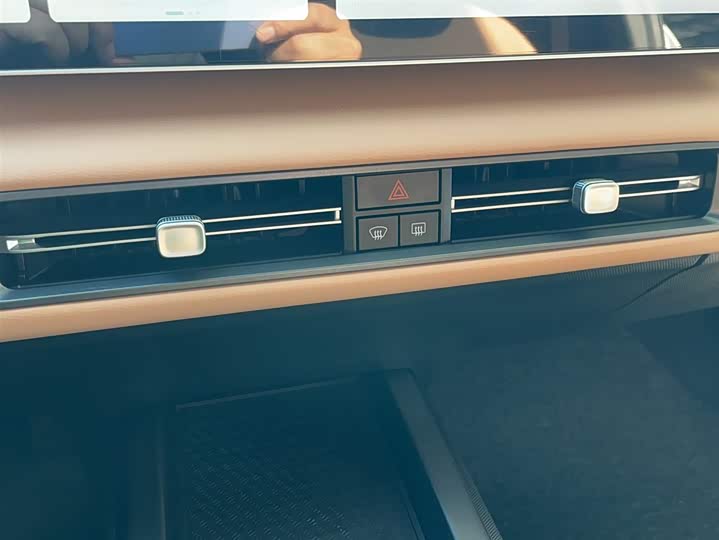 Фото 15 - Geely Icon