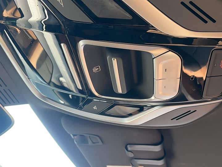 Фото 18 - Geely Icon