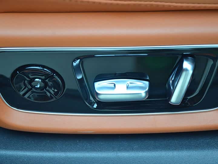 Фото 11 - LiXiang L8