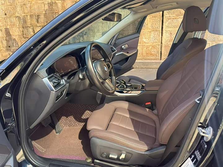 Фото 18 - BMW 3 Series