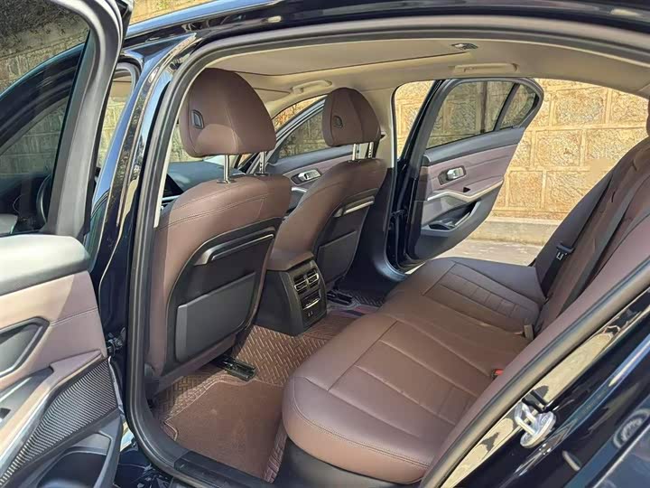 Фото 19 - BMW 3 Series