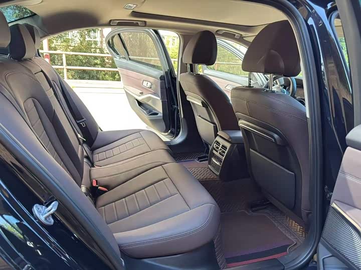 Фото 21 - BMW 3 Series