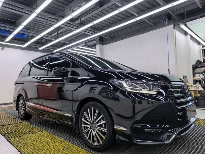 Фото 3 - Honda Elysion